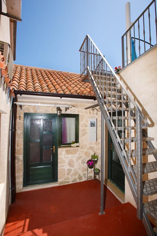 Studio Apartments Bonaca Split Bagian luar foto