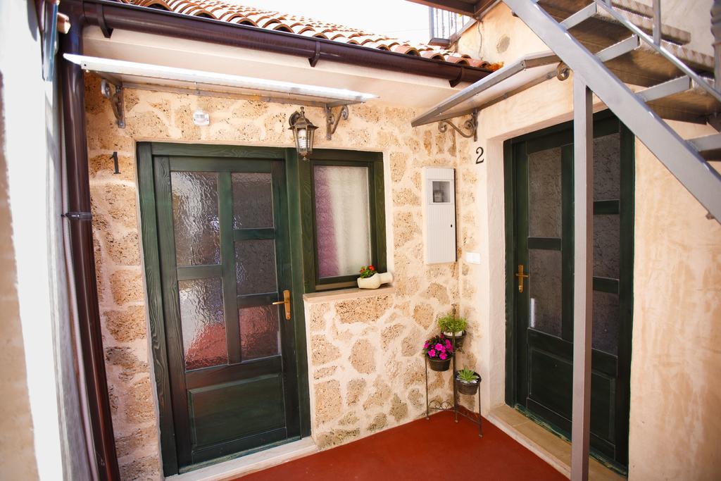 Studio Apartments Bonaca Split Bagian luar foto