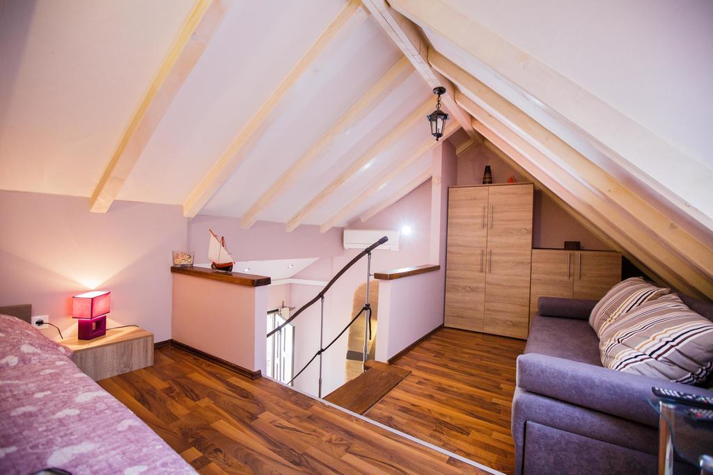 Studio Apartments Bonaca Split Bagian luar foto