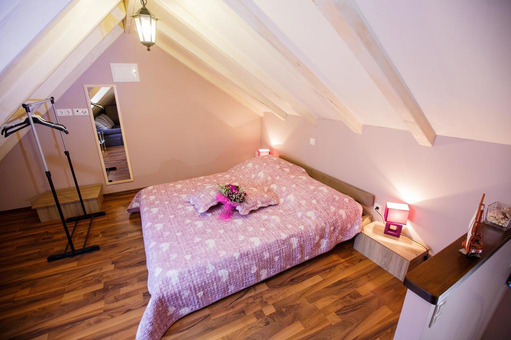 Studio Apartments Bonaca Split Bagian luar foto