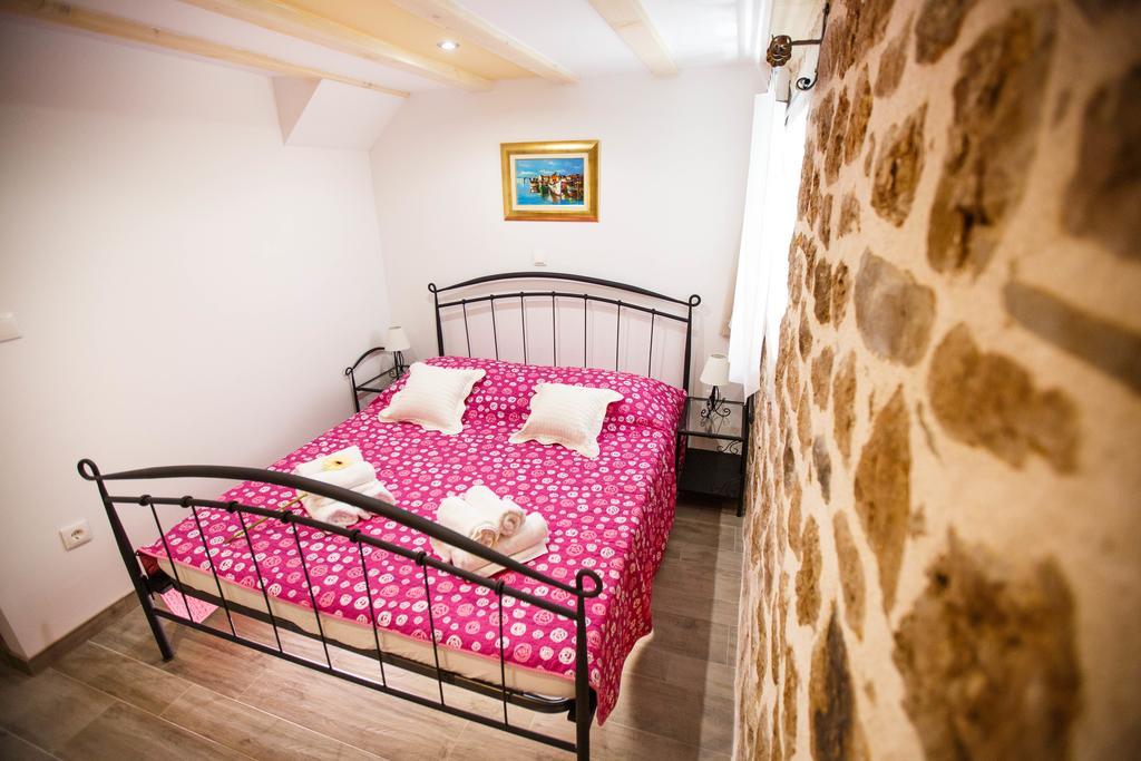 Studio Apartments Bonaca Split Bagian luar foto