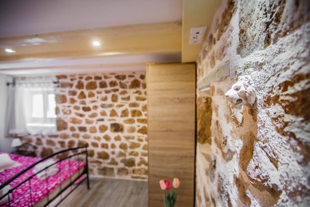 Studio Apartments Bonaca Split Bagian luar foto